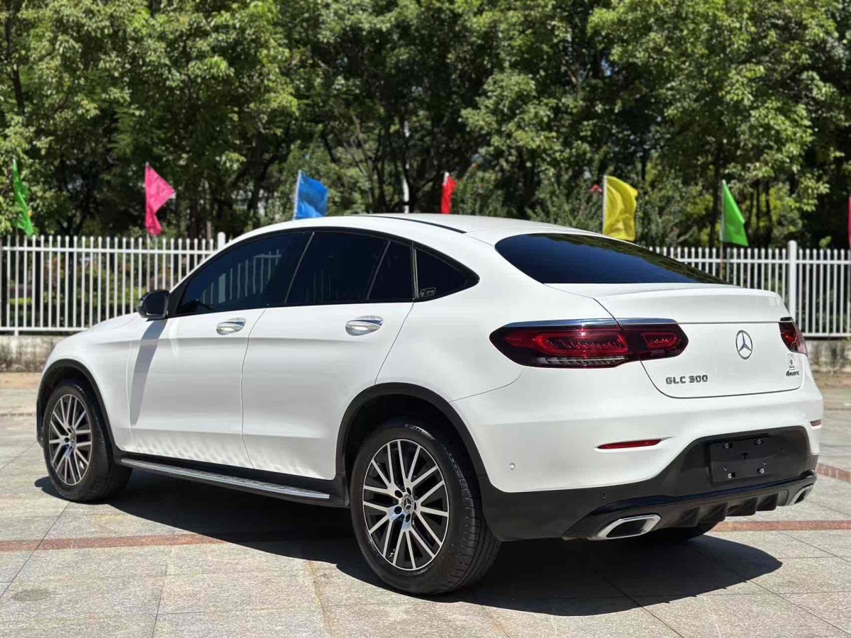 2020年7月奔馳 奔馳GLC  2023款 GLC 300 4MATIC 轎跑SUV