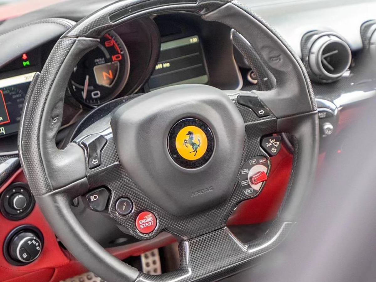 2014年7月法拉利 F12berlinetta  2013款 6.3L 標(biāo)準(zhǔn)型