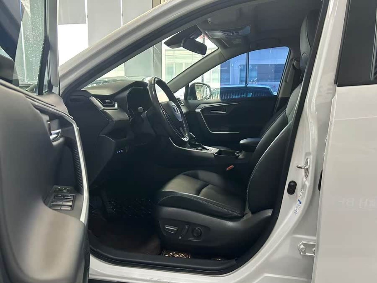 豐田 RAV4榮放  2021款 2.0L CVT四驅(qū)尊貴版圖片