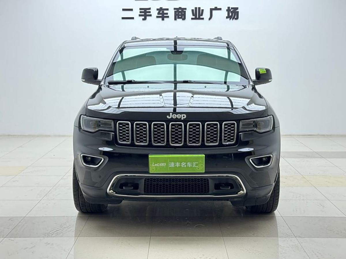 Jeep 大切諾基  2017款 3.0L 舒享導(dǎo)航版圖片