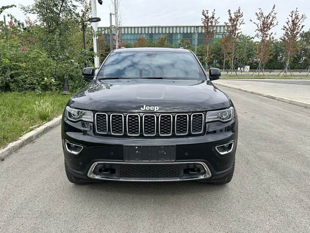 2017年10月Jeep 大切諾基  2017款 3.0L 精英導(dǎo)航版