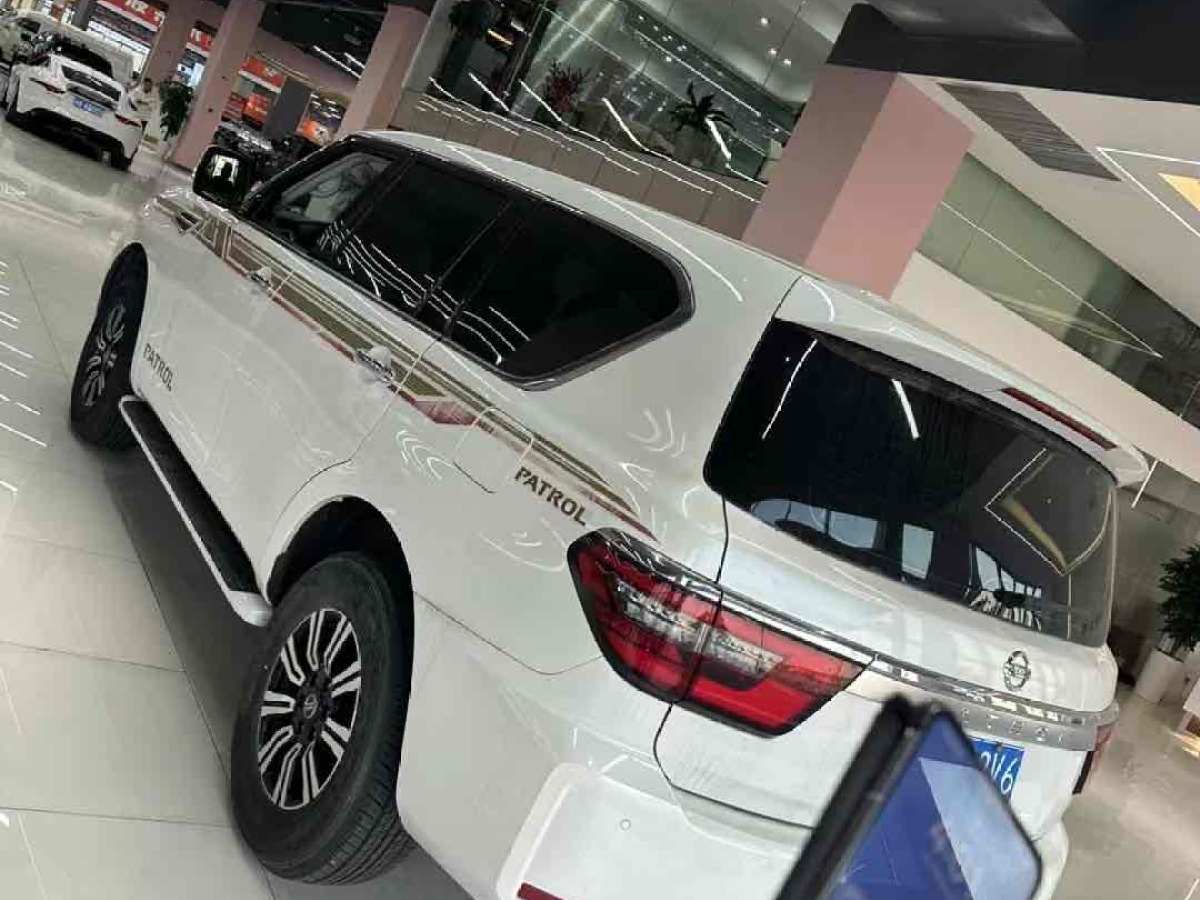 日產(chǎn) 途樂(lè)  2018款 4.0L 鉑金型圖片