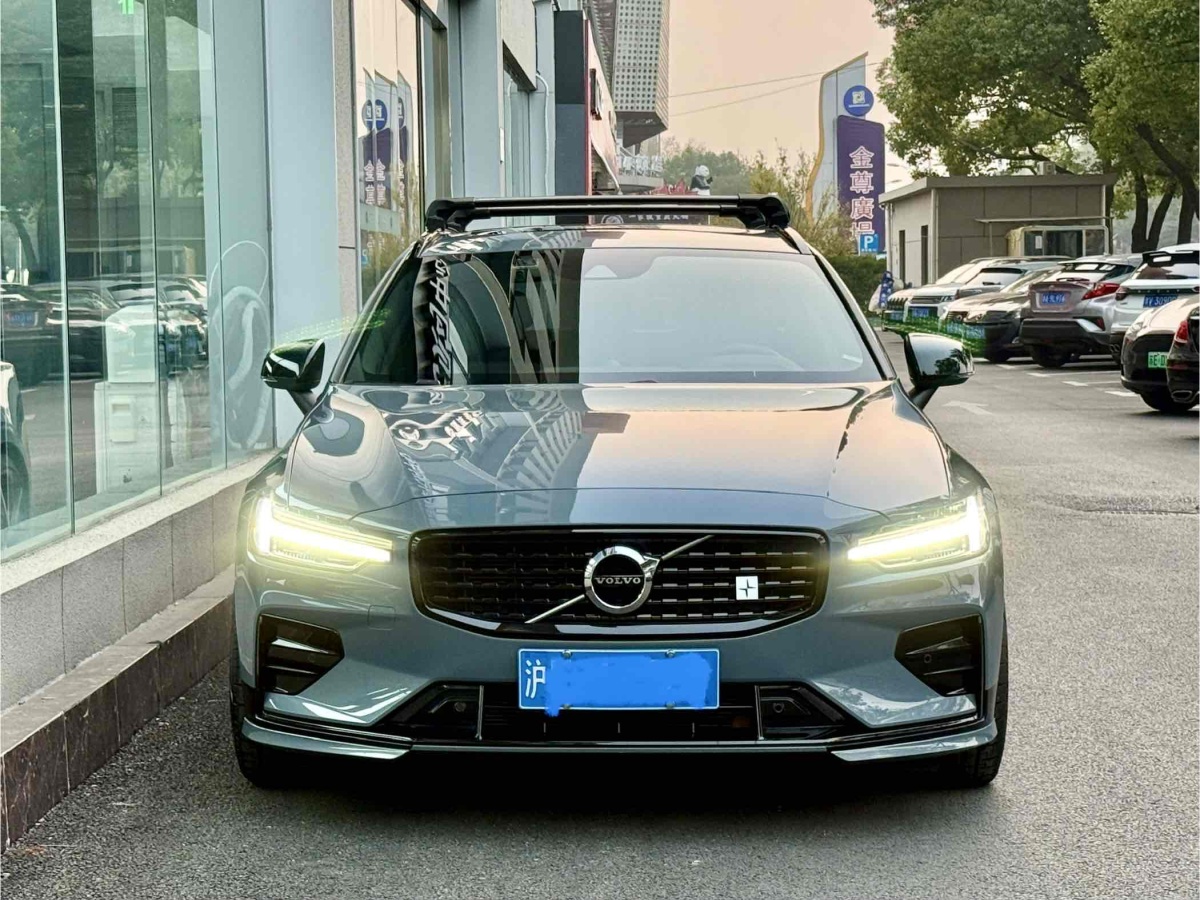 沃爾沃 V60  2022款 B5 智遠(yuǎn)運(yùn)動(dòng)版圖片