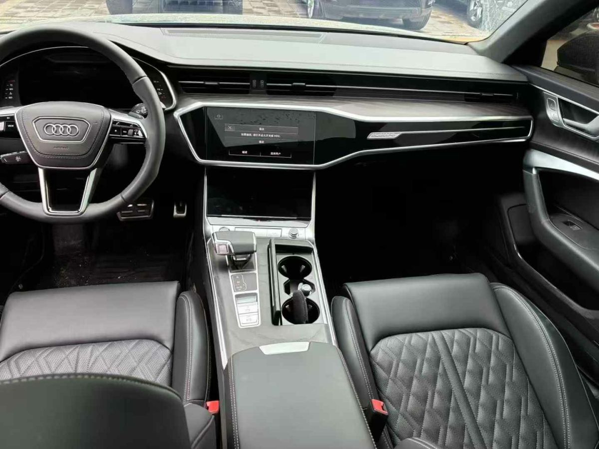 奧迪 奧迪A6L  2025款 40 TFSI 豪華動(dòng)感型圖片
