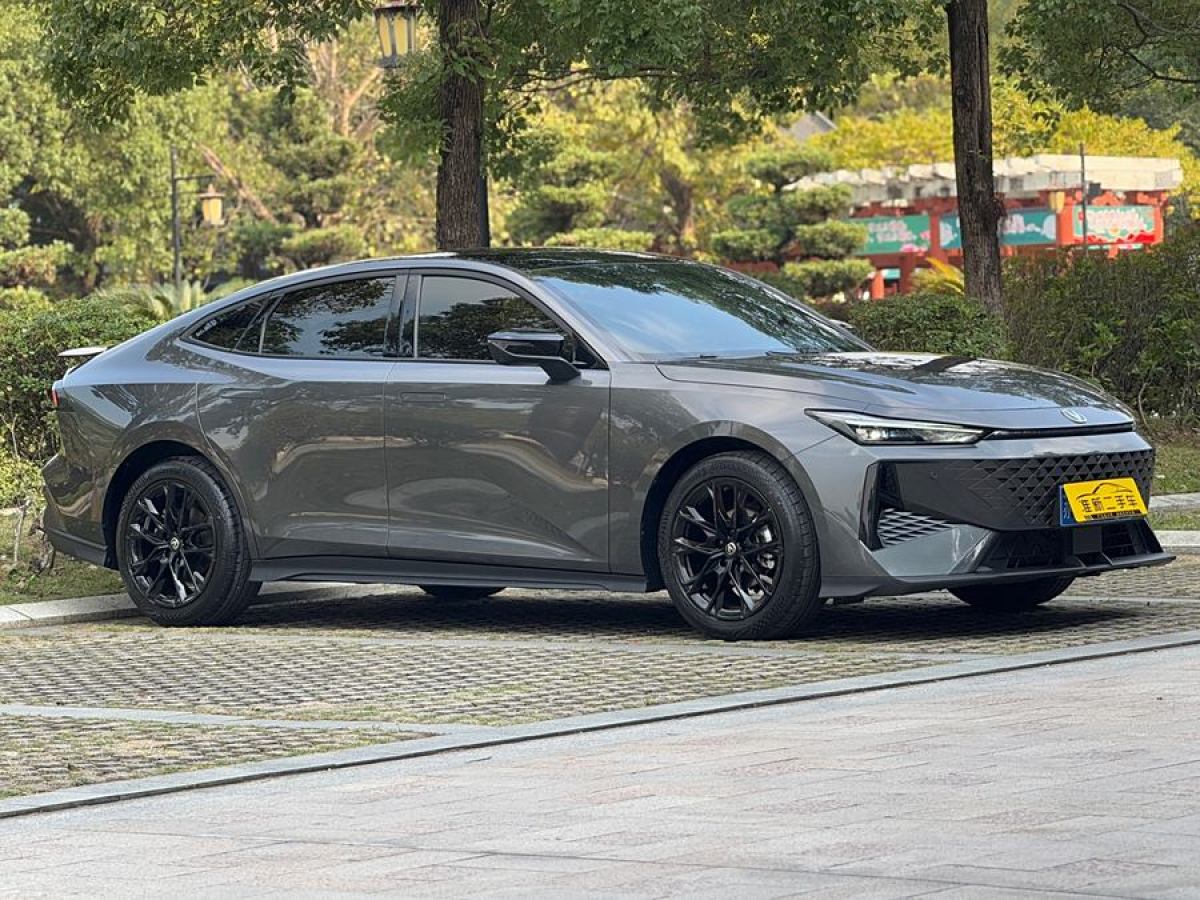 長(zhǎng)安 長(zhǎng)安UNI-V  2024款 1.5T 尊貴型圖片