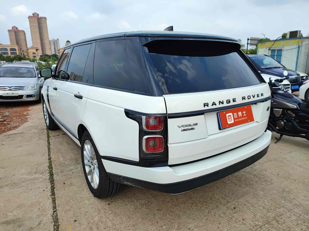 路虎 攬勝  2018款 3.0 V6 SC Vogue 傳世加長(zhǎng)版圖片