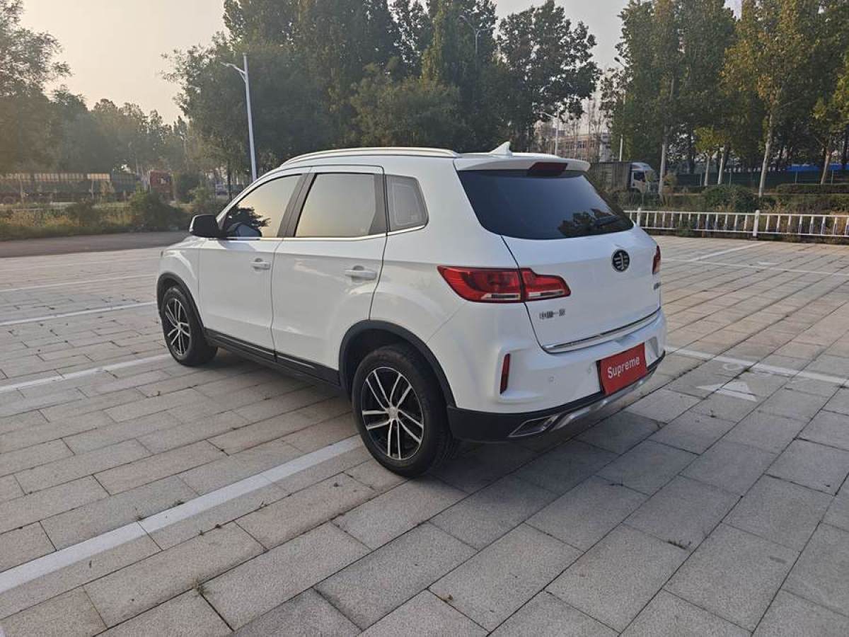 奔騰 X40  2017款 1.6L 手動(dòng)豪華型圖片