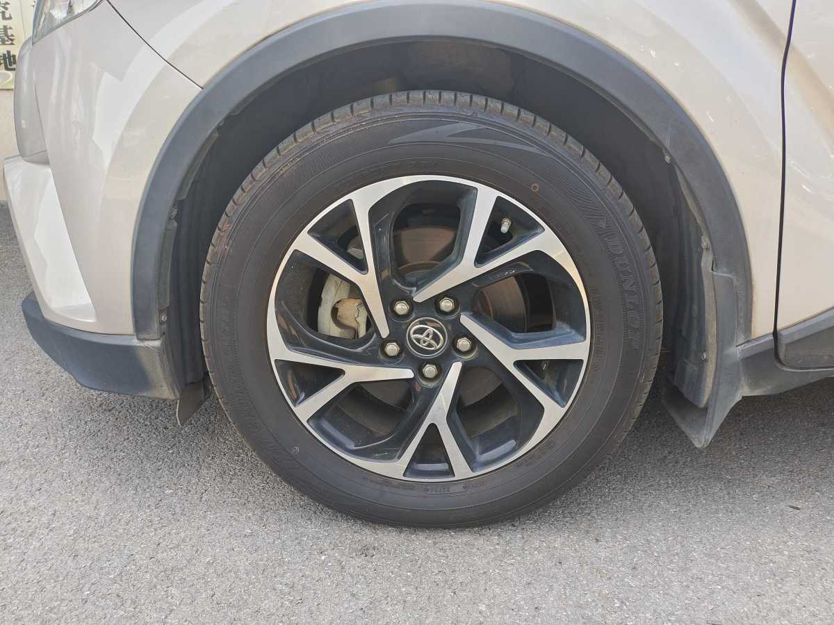 豐田 C-HR  2020款 2.0L 領(lǐng)先版圖片