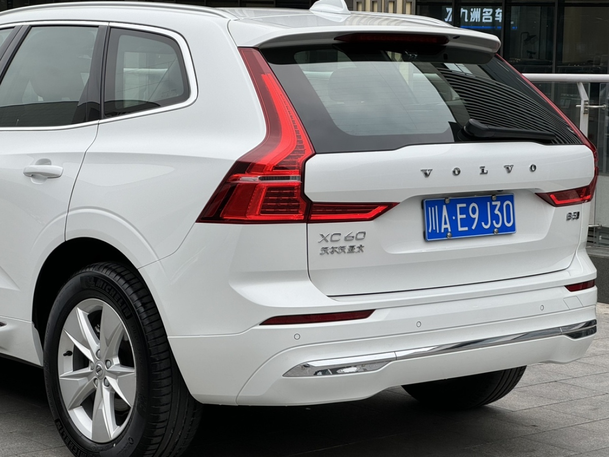 沃爾沃 XC60  2022款 B5 四驅(qū)智逸豪華版圖片