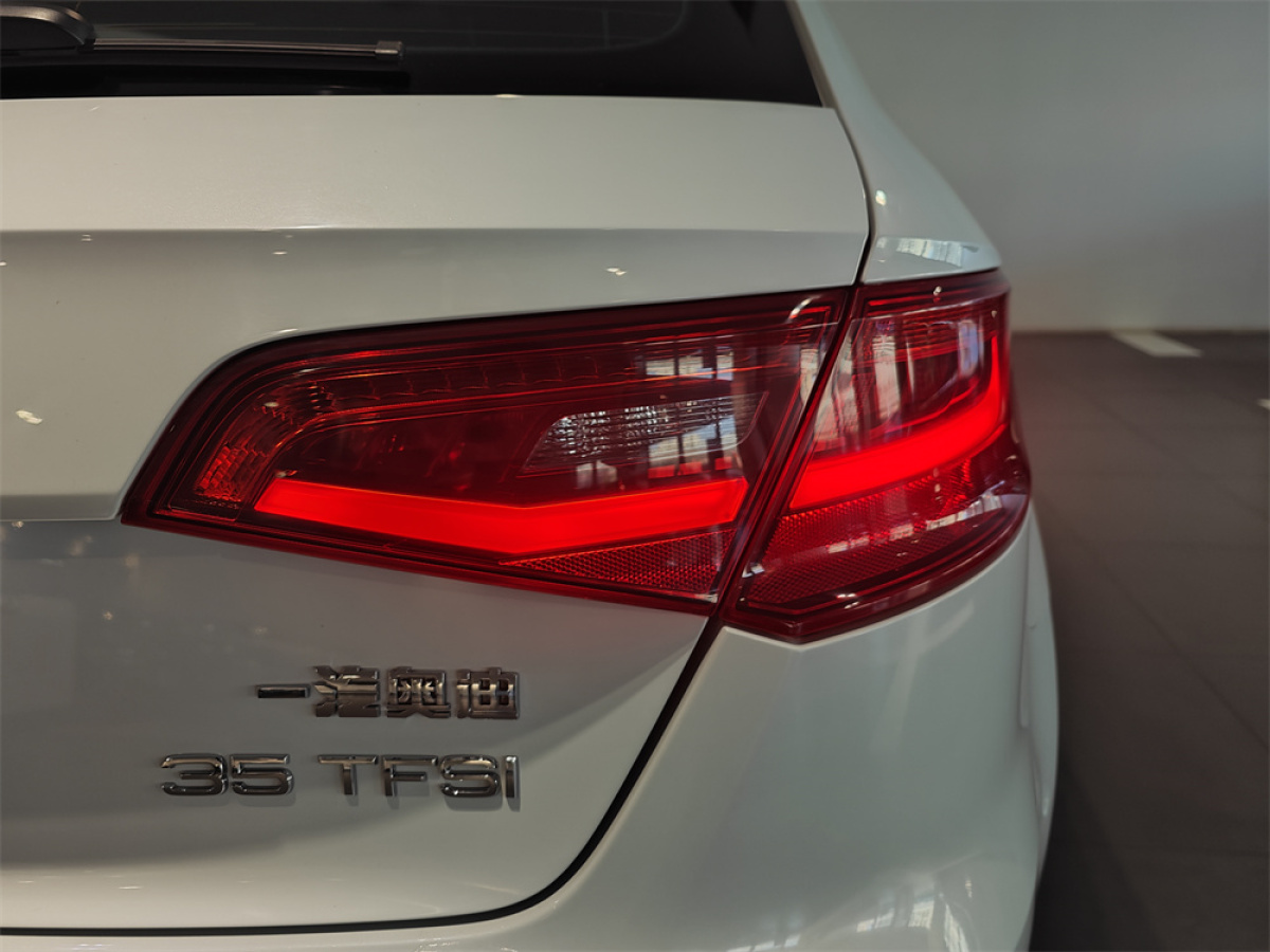 奧迪 奧迪A3  2014款 Sportback 35 TFSI 自動豪華型圖片