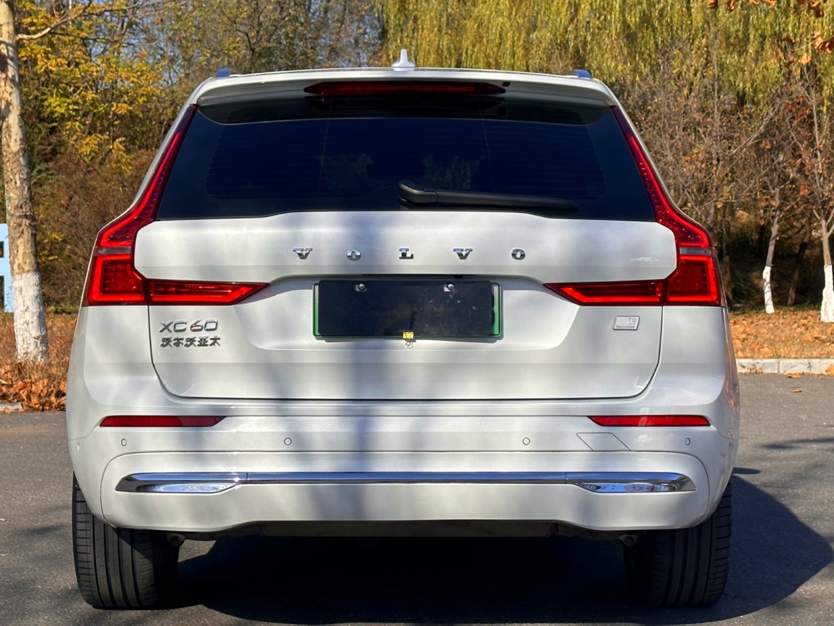 沃爾沃 XC60新能源  2023款 T8 插電混動 長續(xù)航四驅(qū)智遠(yuǎn)豪華版圖片