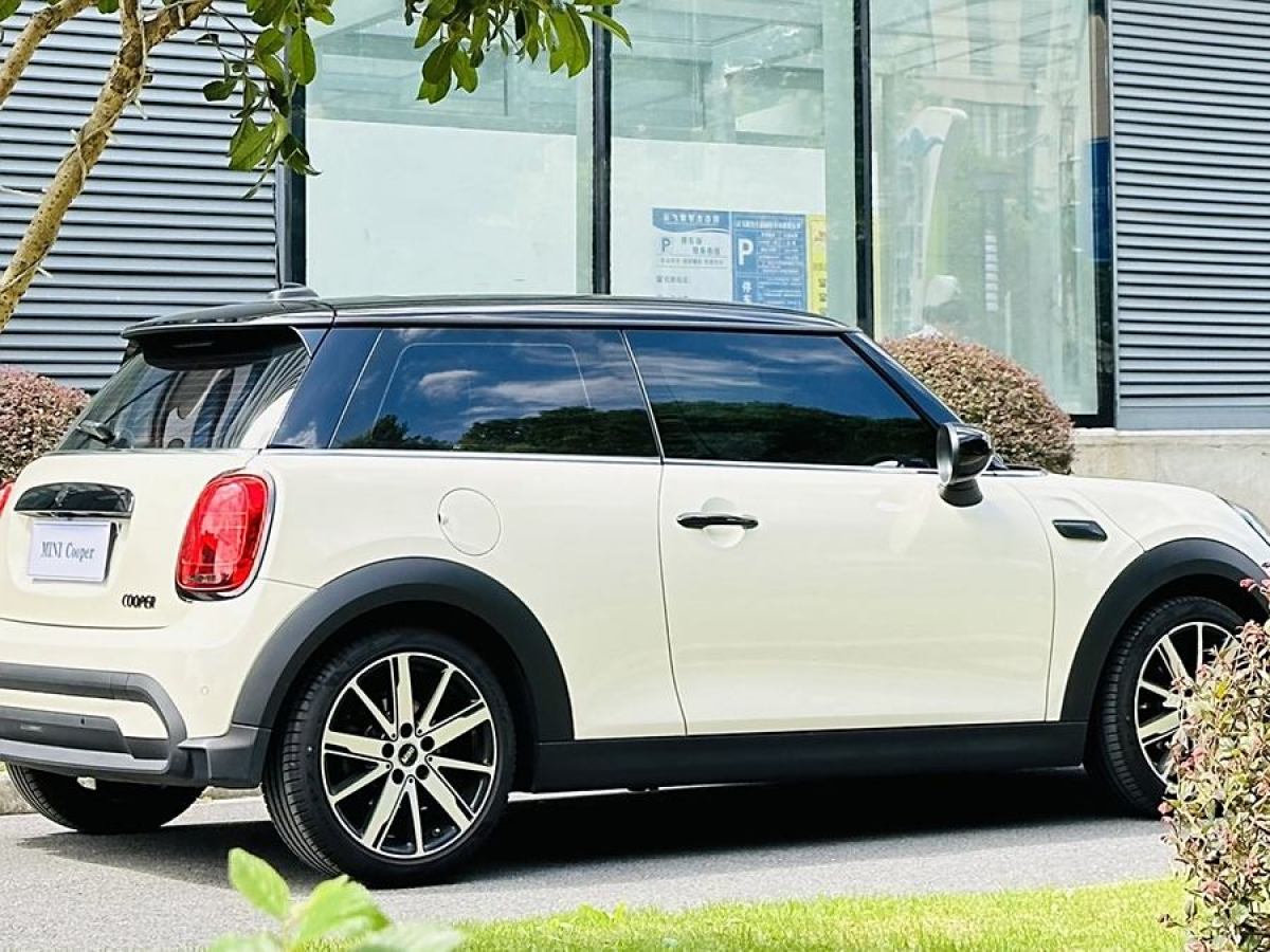 2022年8月MINI MINI  2023款 改款 1.5T COOPER 藝術(shù)家