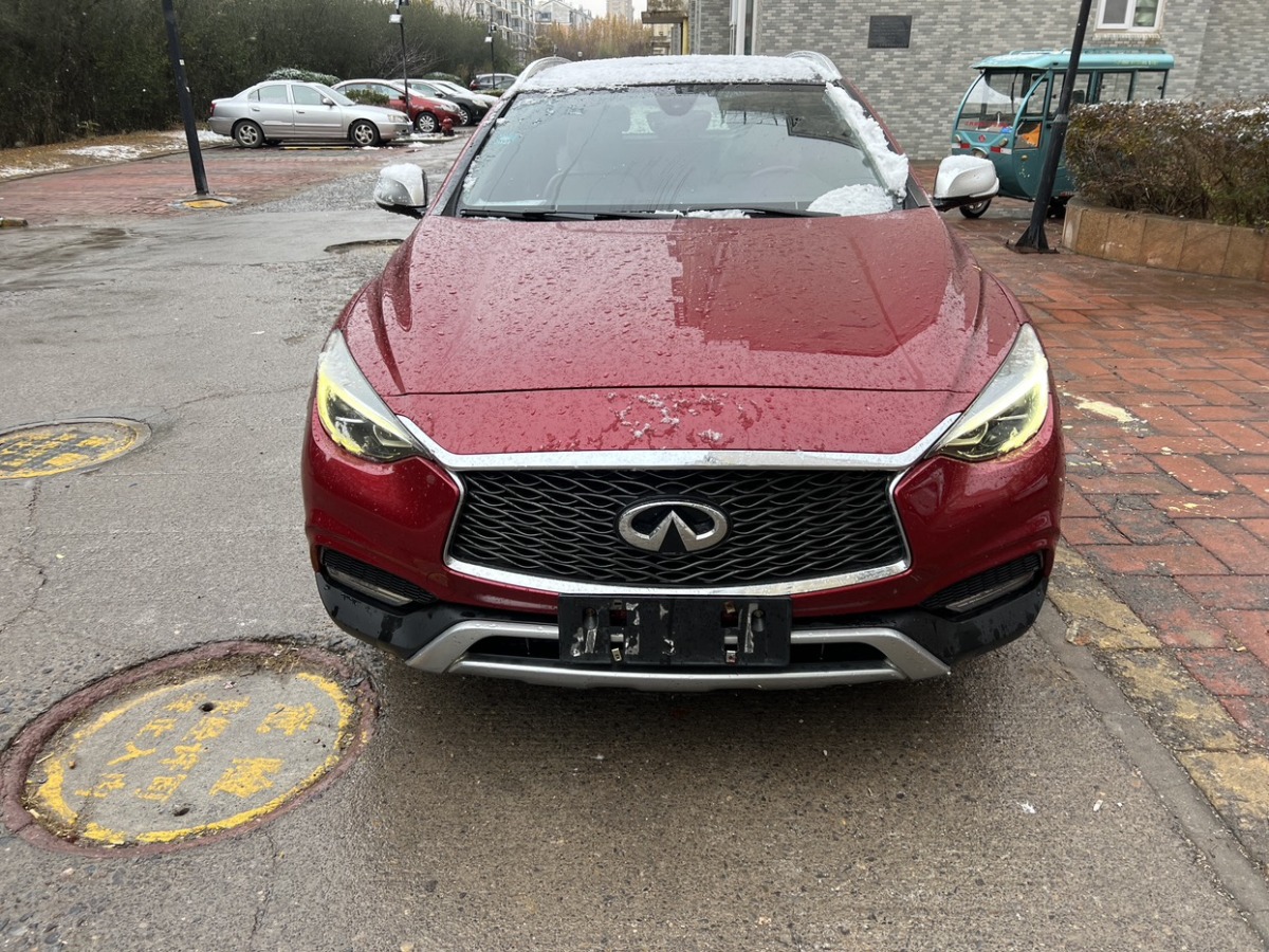 英菲尼迪 QX30  2017款 1.6T 兩驅極夜版圖片