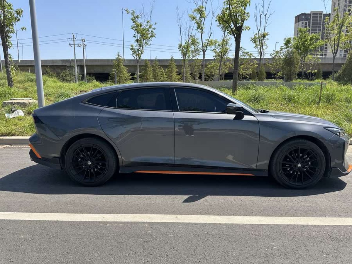 長(zhǎng)安 長(zhǎng)安UNI-V  2024款 1.5T 尊享型圖片