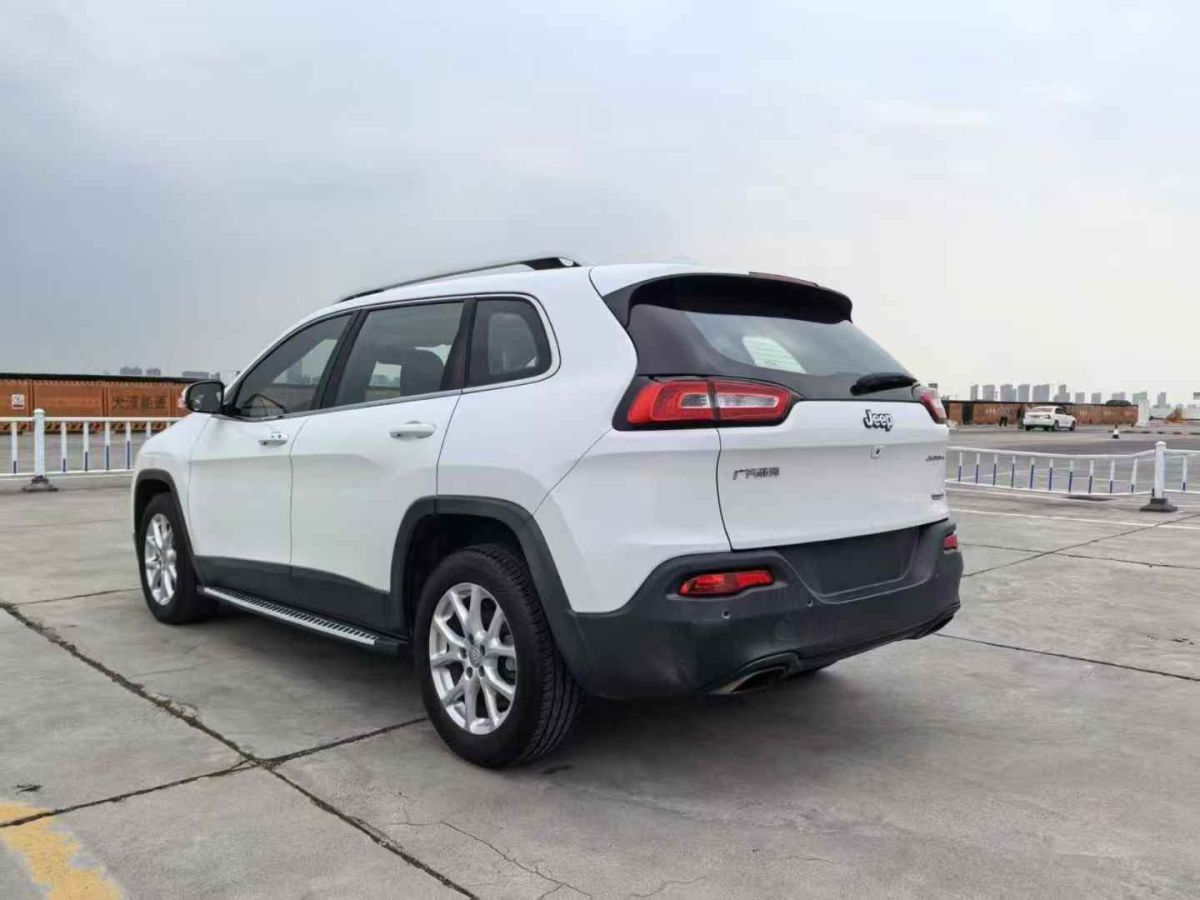 Jeep 自由光  2016款 2.0L 優(yōu)越版圖片