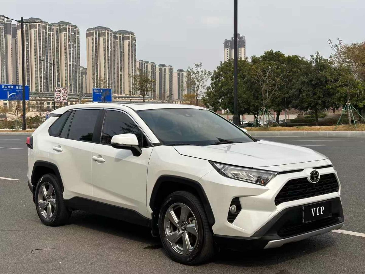 豐田 RAV4榮放  2022款 2.0L CVT四驅(qū)風尚版圖片