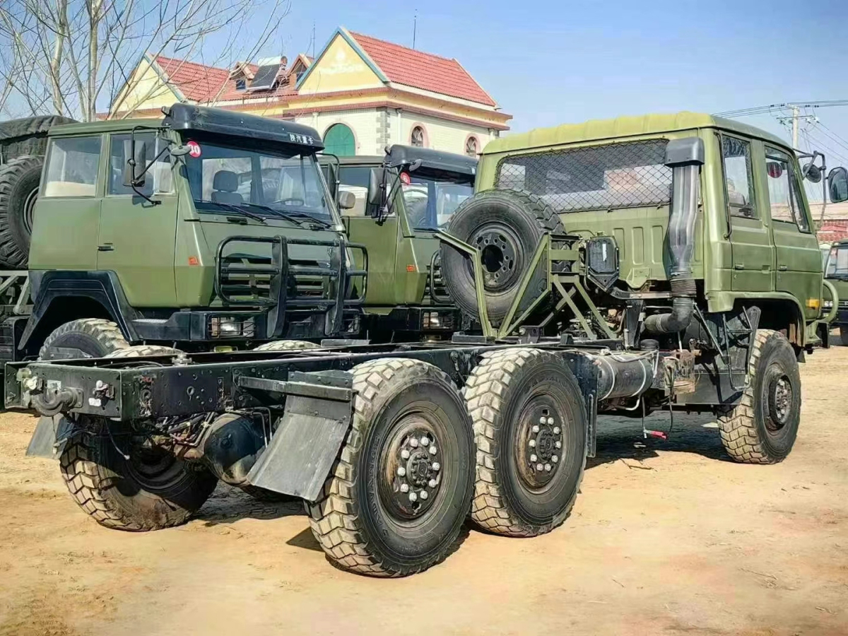 東風(fēng) 出口型六驅(qū)越野運兵車 6*6驅(qū)動沙漠運兵車 東風(fēng)6驅(qū)246運輸車圖片