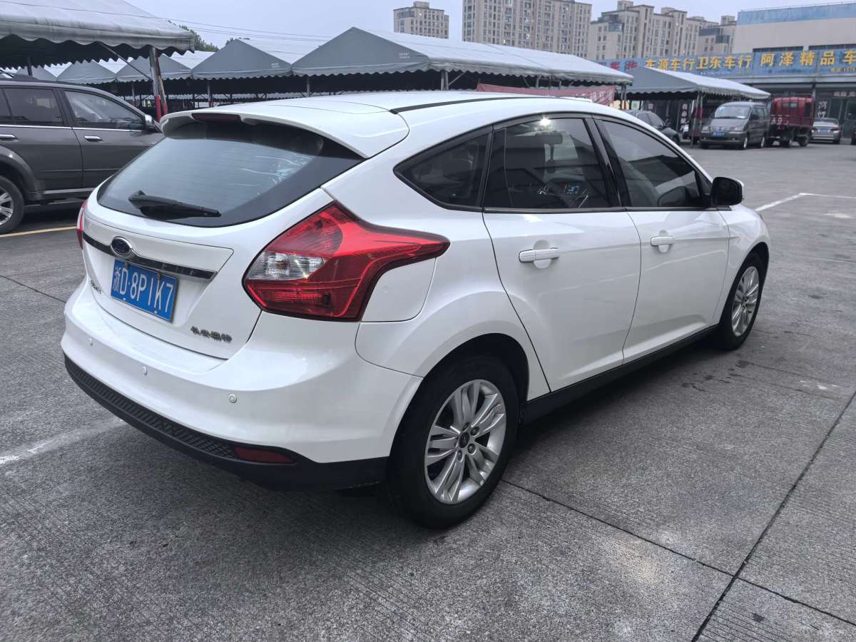 福特 ?？怂? 2012款 兩廂 1.6L 自動舒適型圖片