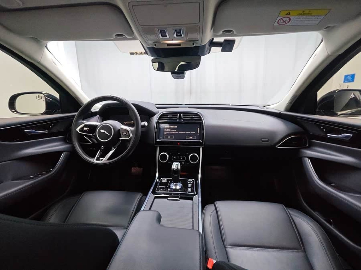 捷豹 XEL  2022款 2.0T 200PS R-DYNAMIC 青春運動版圖片