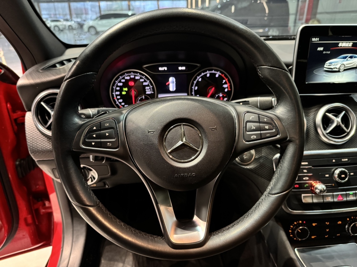 2017年8月奔驰 奔驰A级  2016款 A 200 动感型