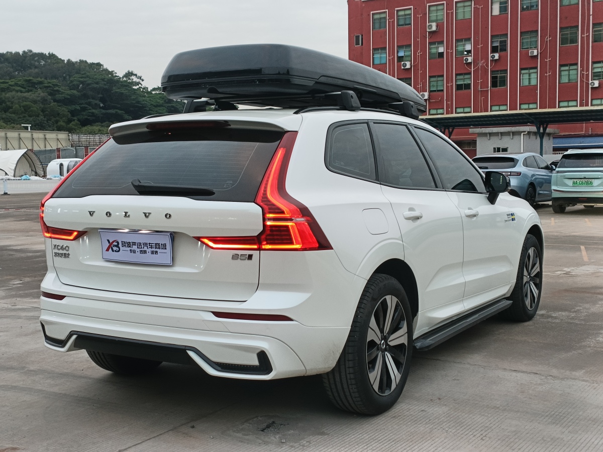 沃爾沃 XC60  2024款 B5 四驅(qū)峽灣版圖片