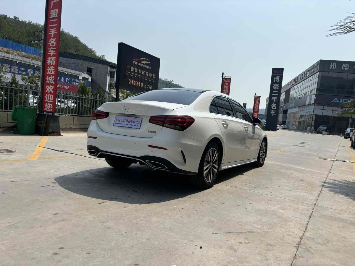 奔馳 奔馳A級  2019款  改款 A 180 L 運(yùn)動轎車圖片