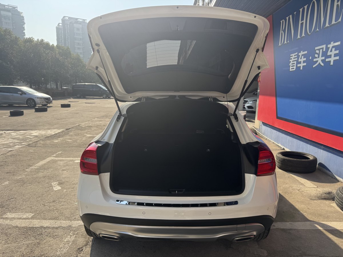 2015年9月奔馳 奔馳GLA  2015款 GLA 220 4MATIC 時(shí)尚型