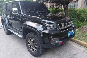 BJ40 北京 2.0T 自動四驅(qū)城市獵人版?zhèn)b客型