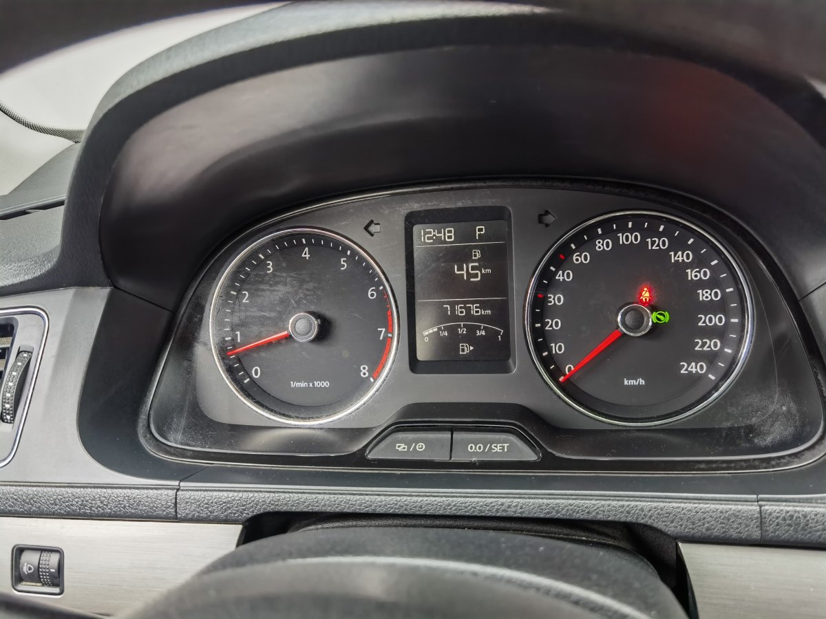 大眾 朗逸  2013款 改款經(jīng)典 1.6L 自動舒適版圖片