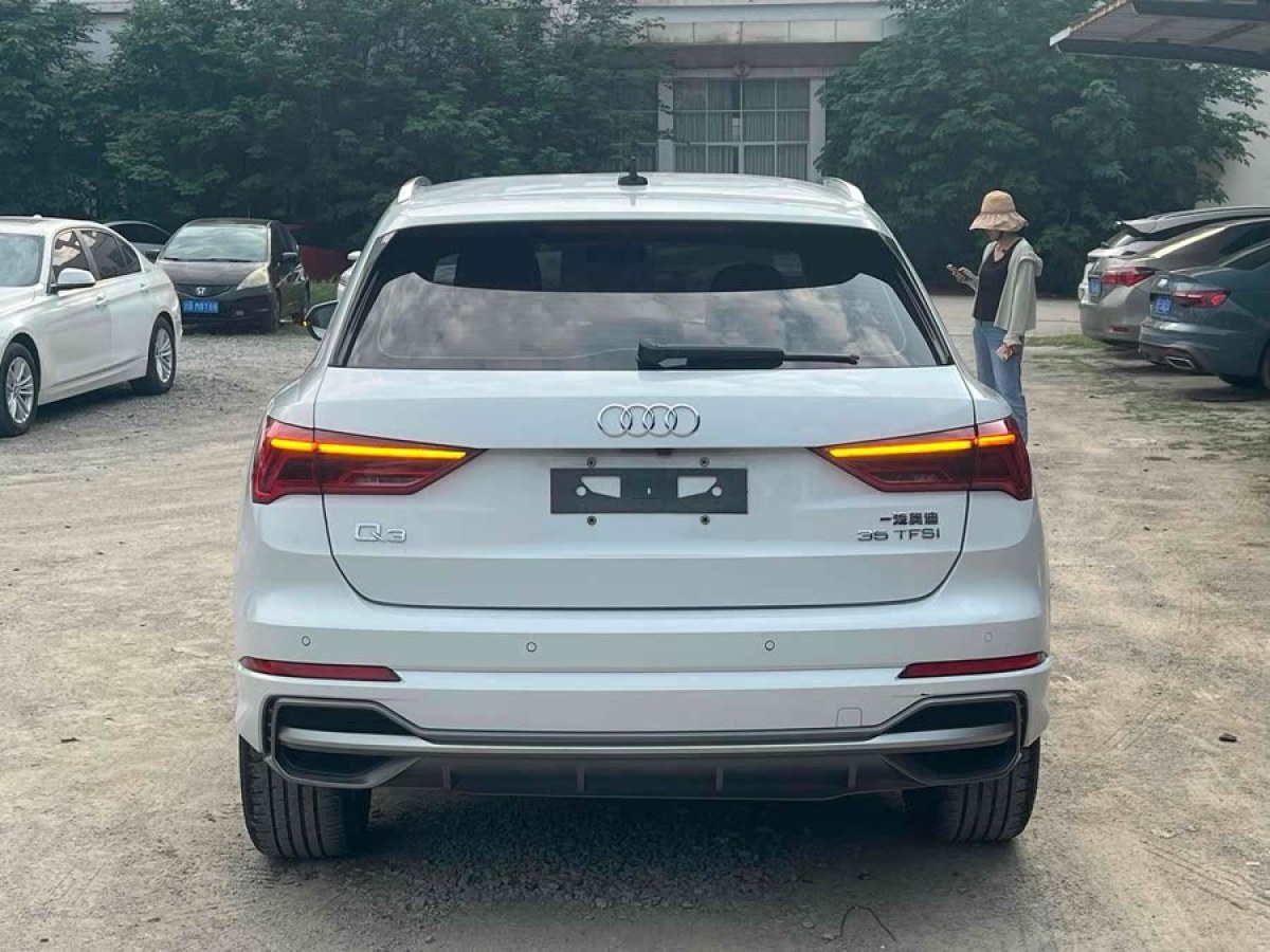 奧迪 奧迪Q3  2020款 35 TFSI 時(shí)尚動(dòng)感型圖片