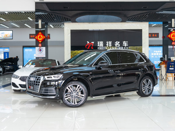 奥迪 奥迪Q5L  2020款 改款 40 TFSI 荣享时尚型