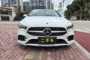 奔驰A级 奔驰  A 220 L 4MATIC 运动轿车