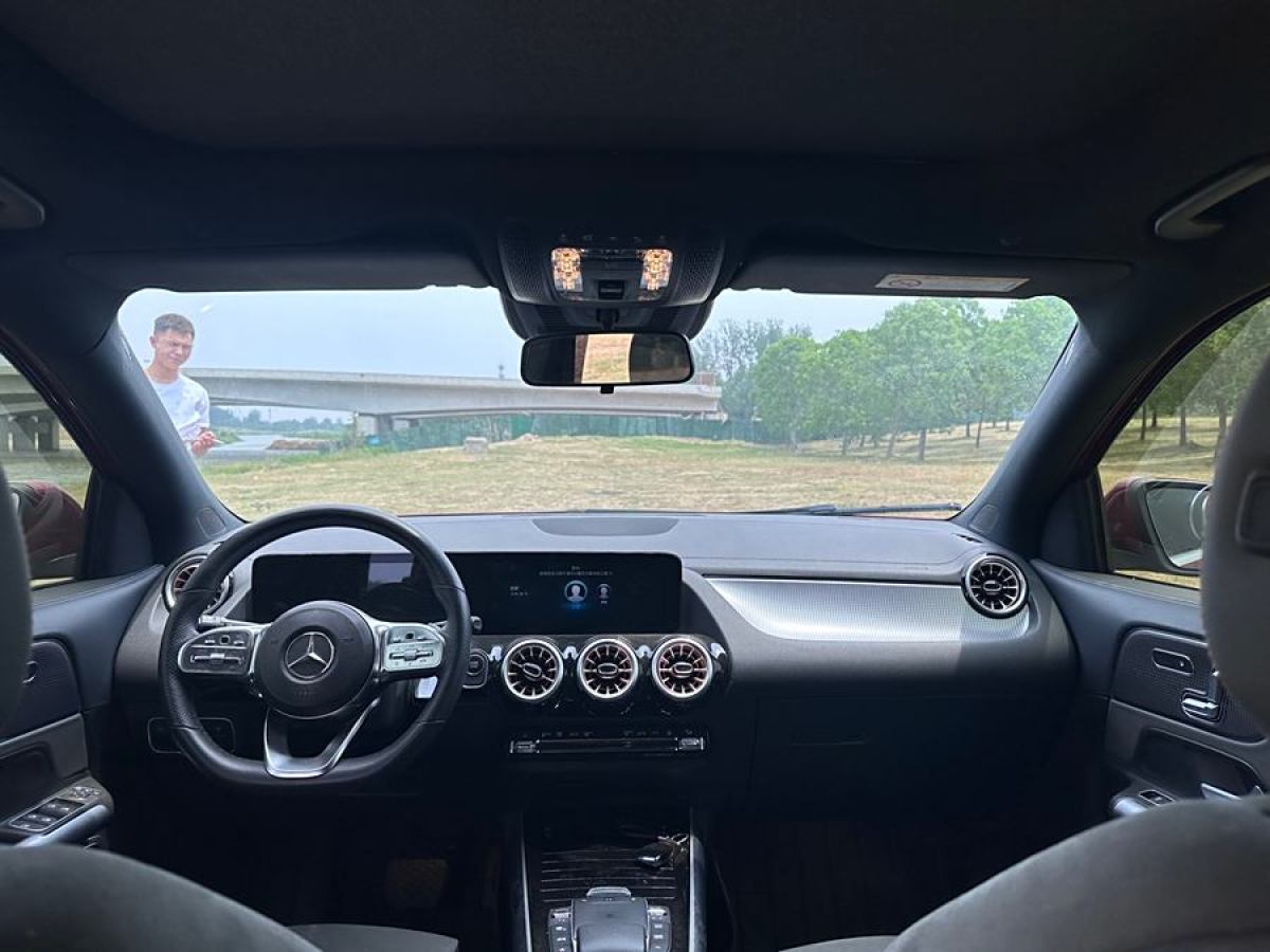 奔驰 奔驰EQA  2022款 EQA 300 4MATIC 首发特别版图片