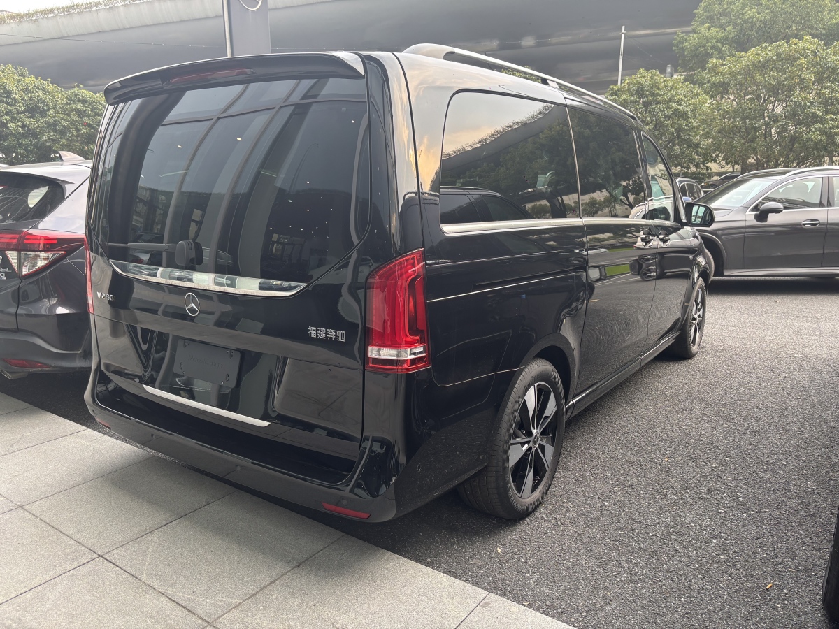 奔馳 V級  2022款 V 260 L 長軸距尊貴版圖片