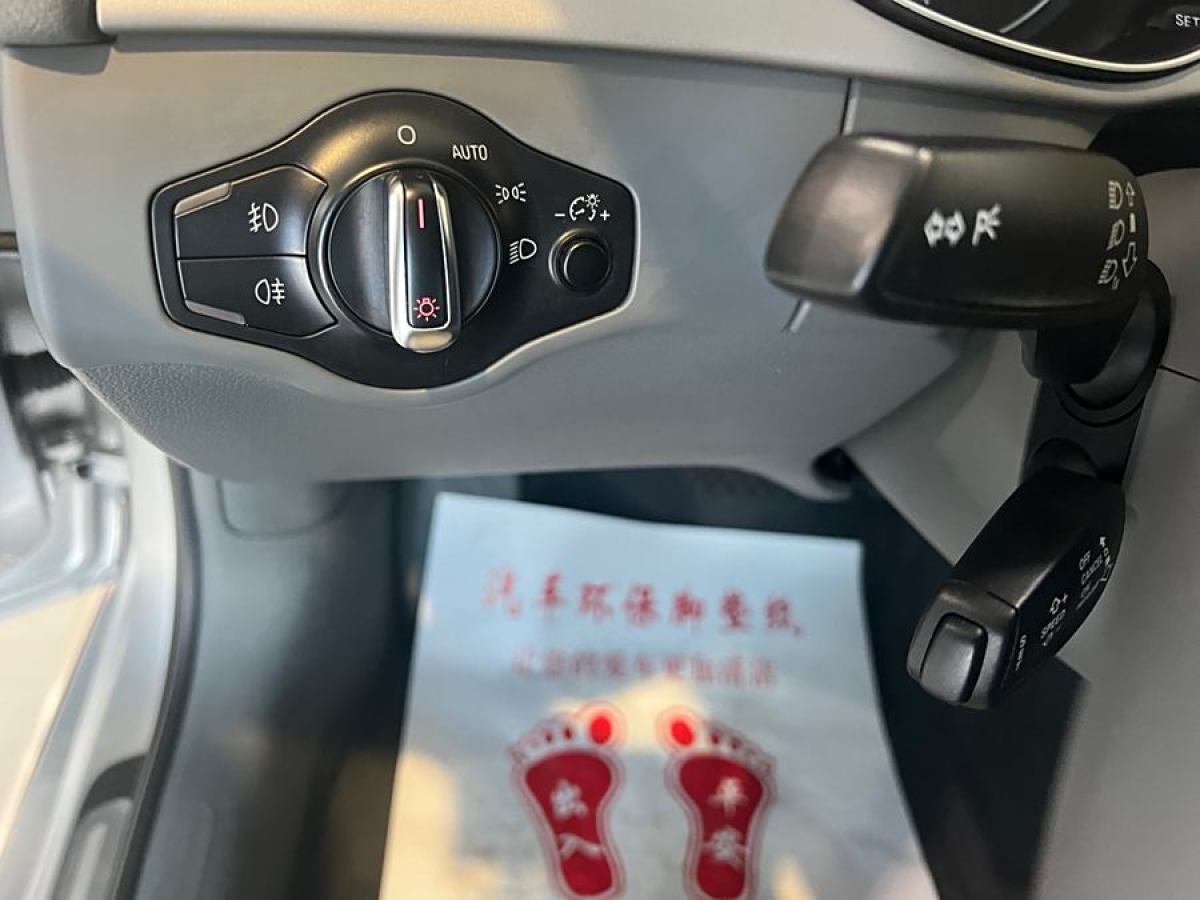 奧迪 奧迪A4L  2015款 35 TFSI 自動標(biāo)準(zhǔn)型圖片