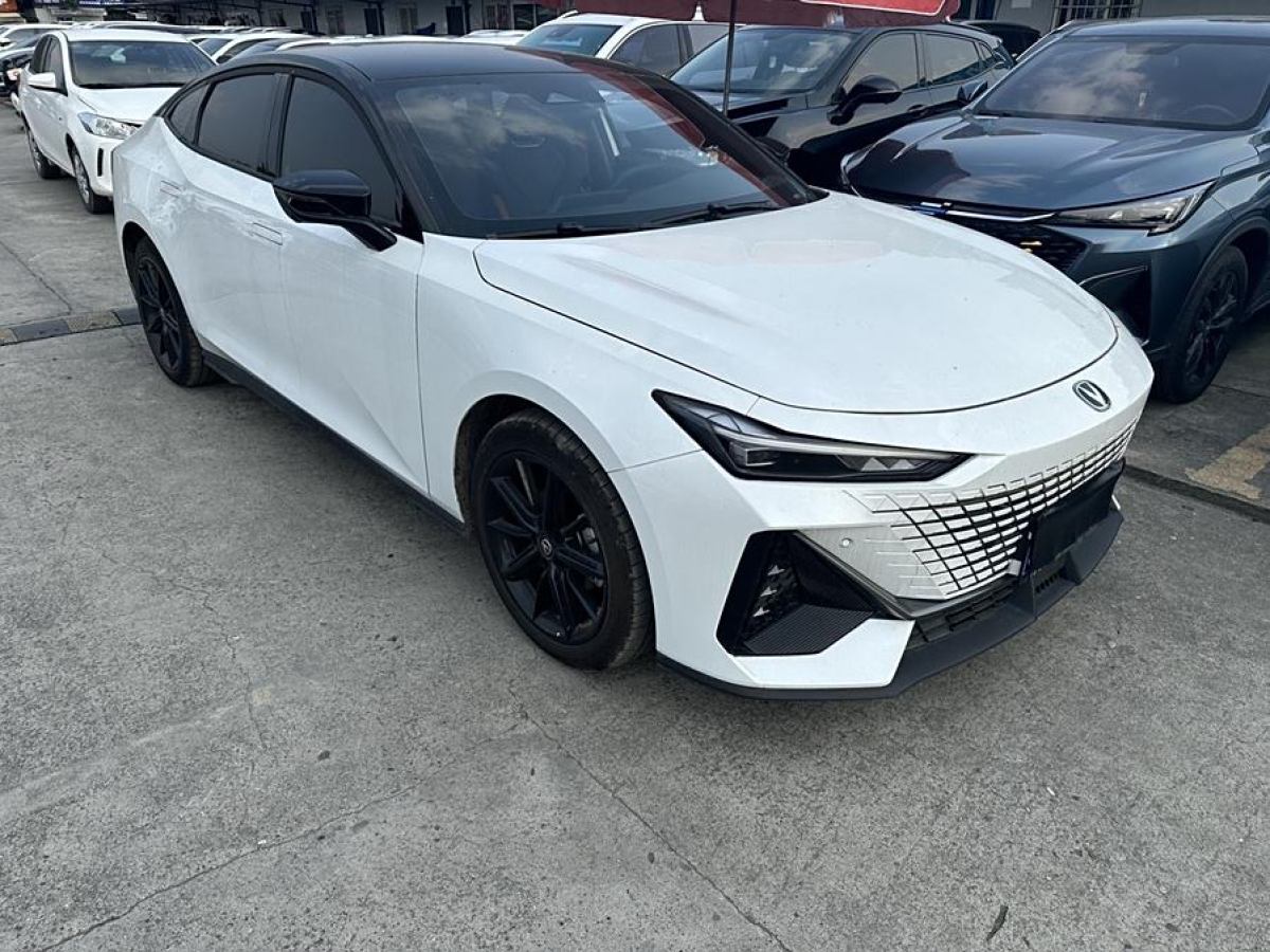 長(zhǎng)安 長(zhǎng)安UNI-V  2022款 1.5T 尊貴型圖片