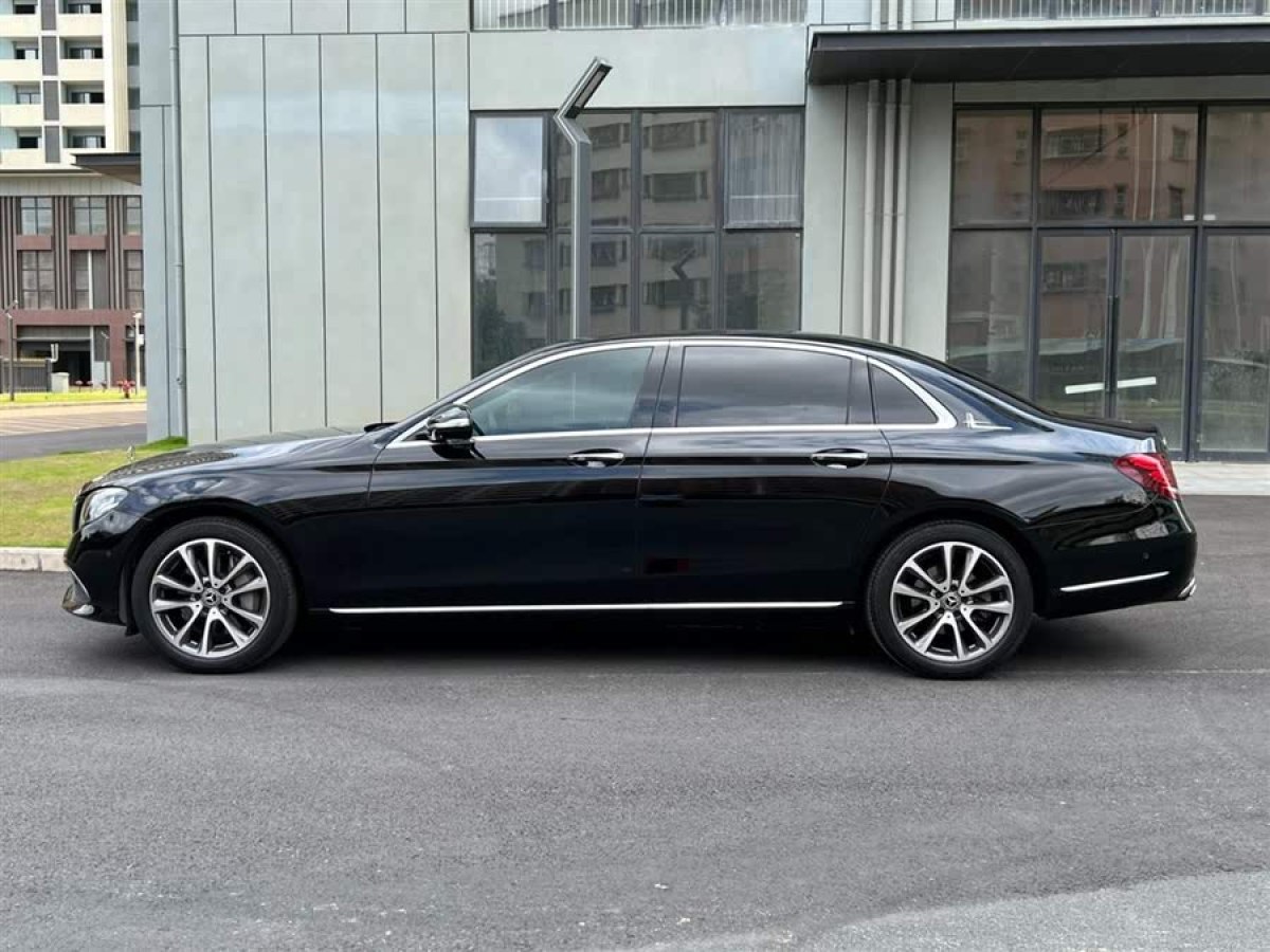 奔馳 奔馳E級  2019款 改款 E 300 L 時尚型圖片