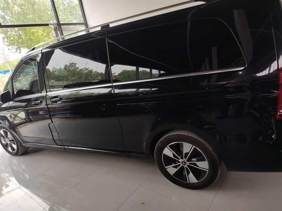 奔馳 V級(jí)  2020款 V 260 L 長(zhǎng)軸距豪華版圖片