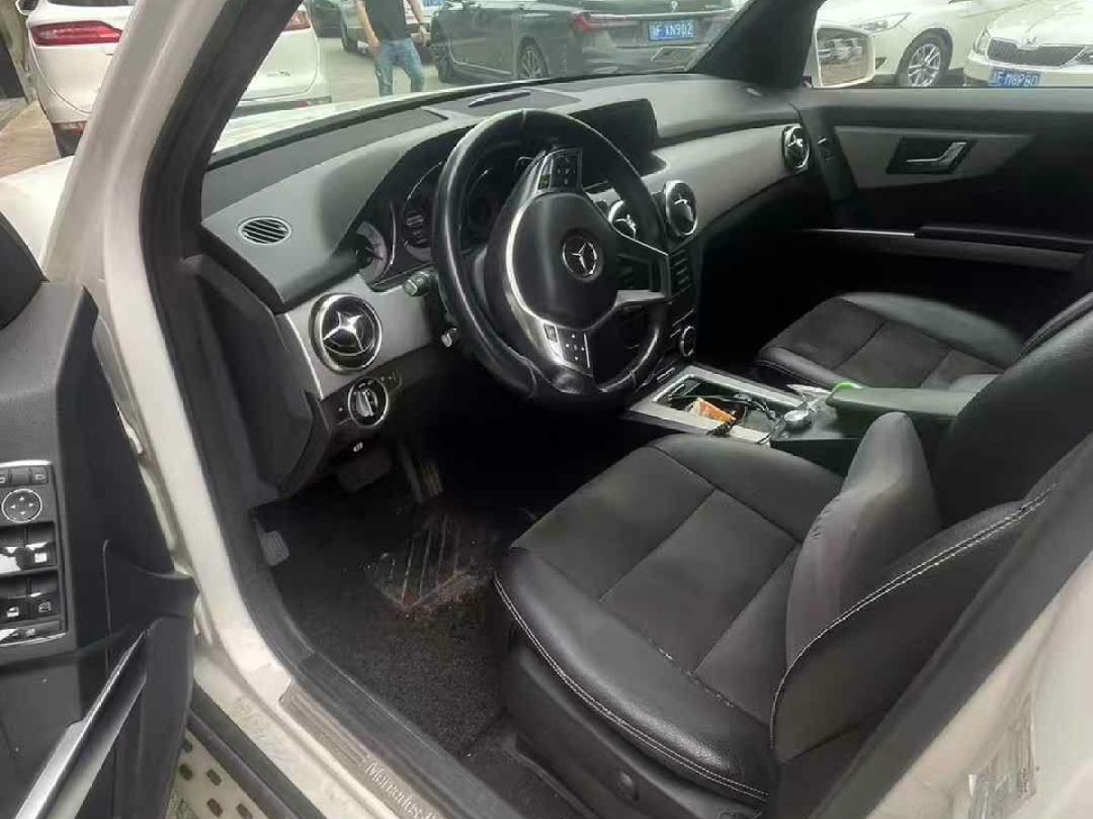 奔馳 奔馳GLK級(jí)  2015款 GLK 260 4MATIC 動(dòng)感型 極致版圖片