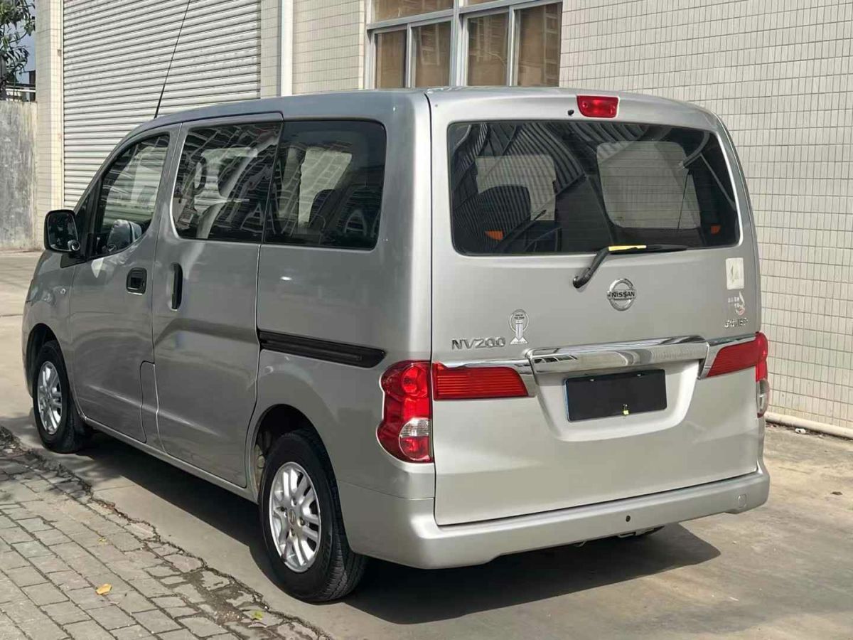 日產(chǎn) NV200  2011款 1.6L 223座 尊貴型圖片