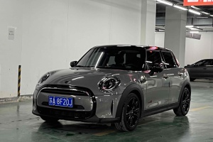 MINI MINI 改款 1.5T COOPER 经典派 五门版