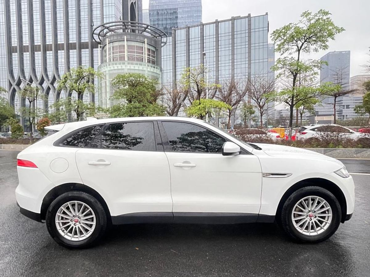 2017年2月捷豹 F-PACE  2016款 2.0T 兩驅(qū)都市尊享版