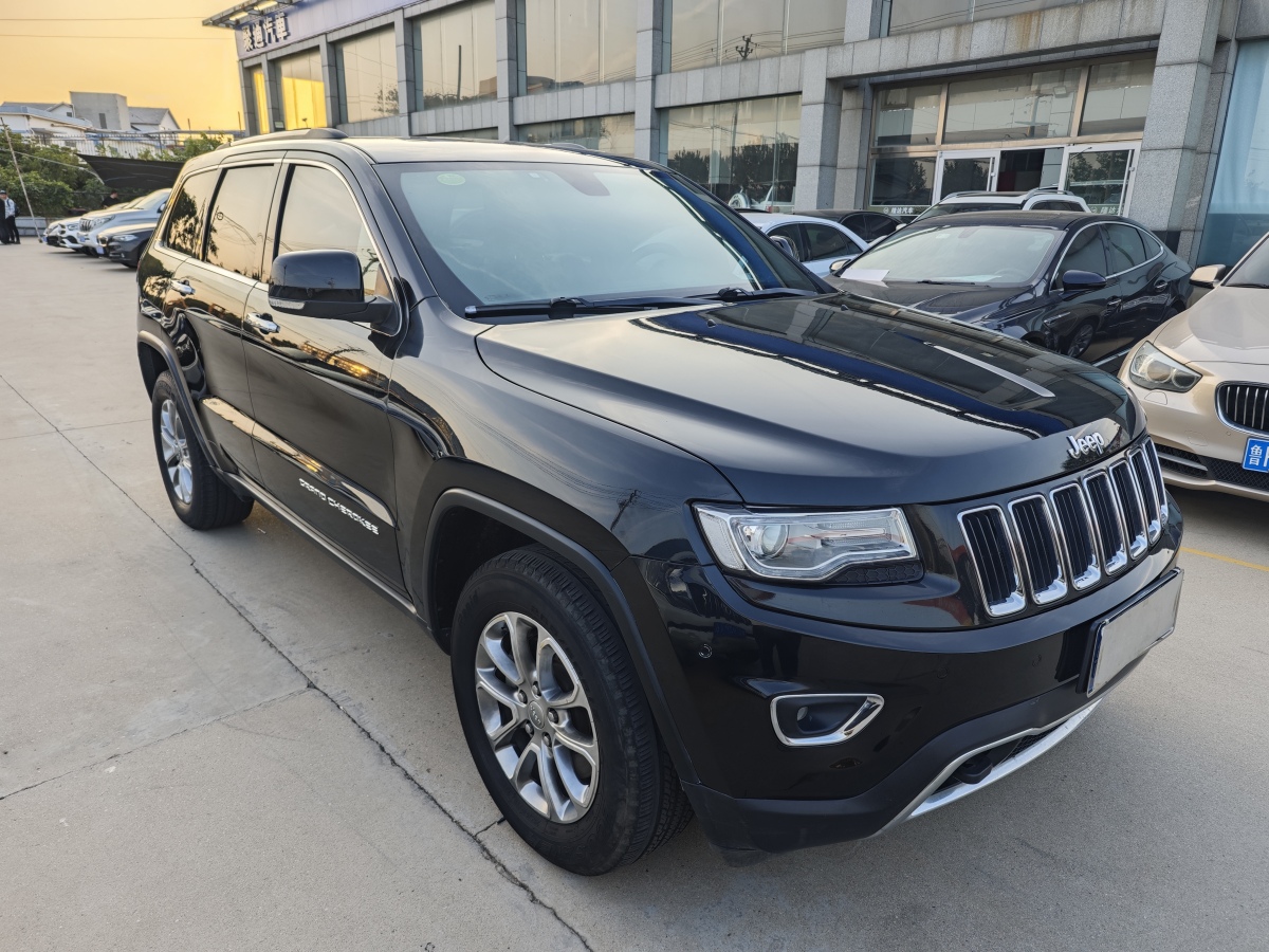 Jeep 大切諾基  2014款 3.0L 舒享導(dǎo)航版圖片