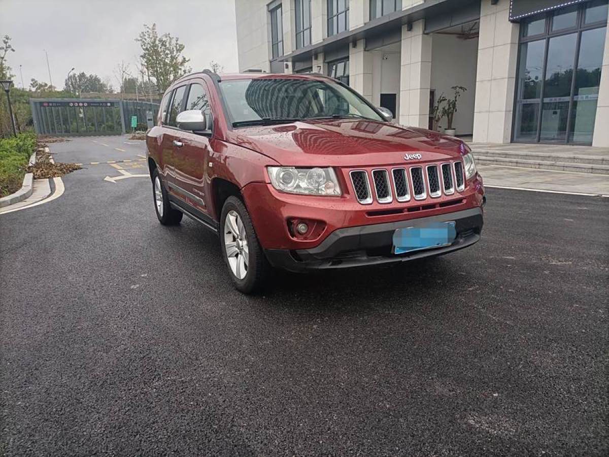 Jeep 指南者  2012款 2.4L 四驅(qū)運(yùn)動(dòng)版圖片