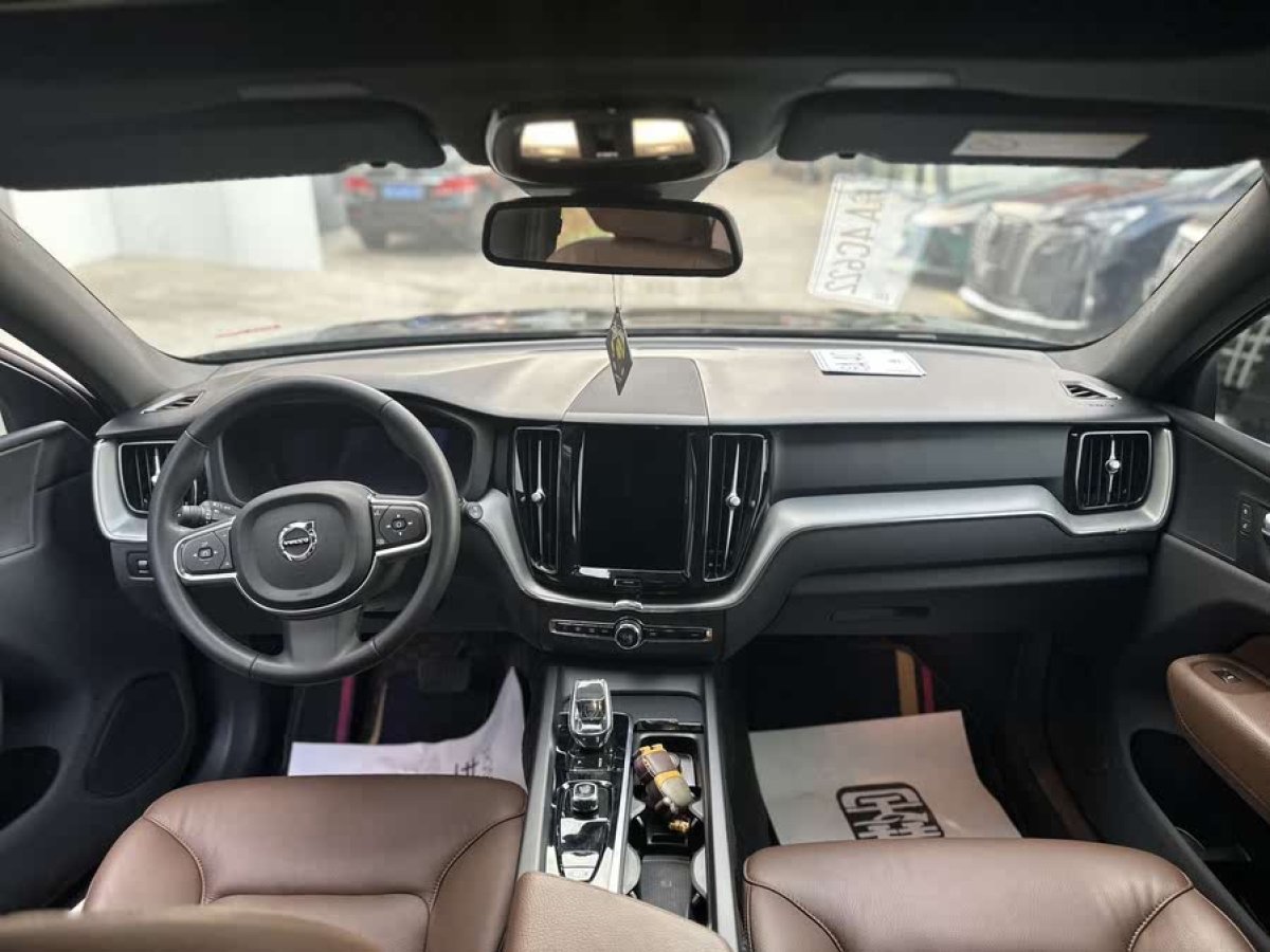 沃爾沃 XC60  2022款 B5 四驅(qū)智逸豪華版圖片