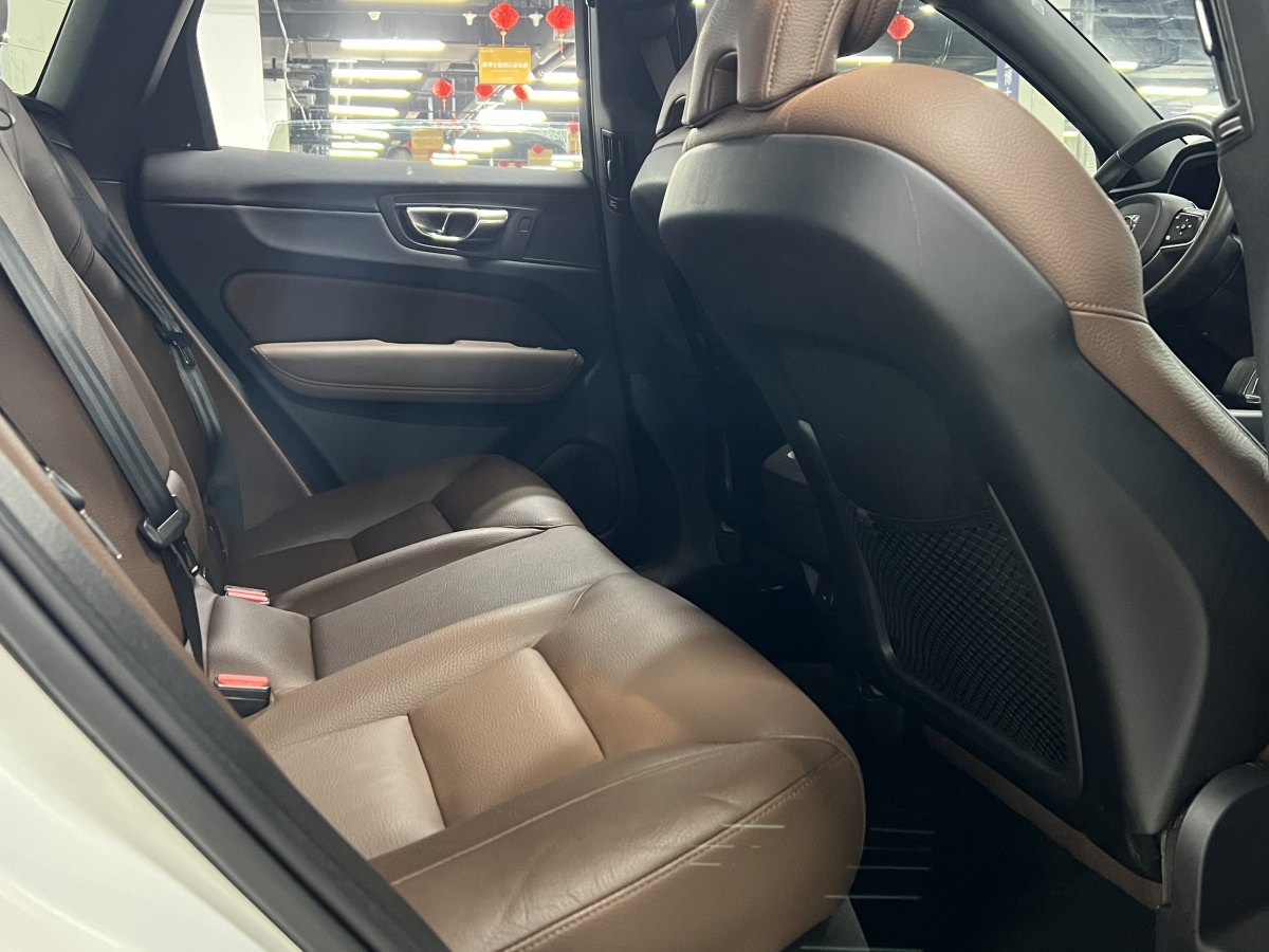 沃爾沃 XC60  2022款 B5 四驅(qū)智逸豪華版圖片