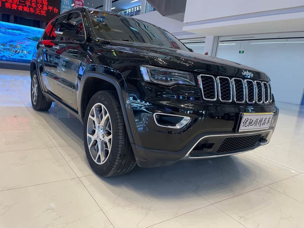 Jeep 大切諾基  2020款 3.0L 精英導(dǎo)航版圖片