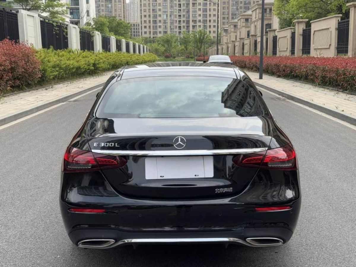 奔馳 奔馳E級  2022款 改款 E 300 L 運動時尚型圖片