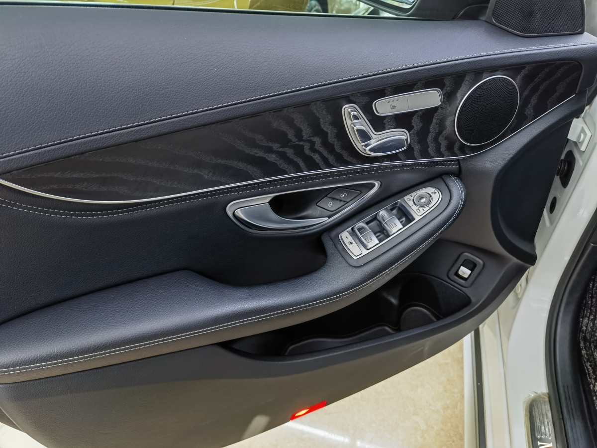 2017年9月奔驰 奔驰C级  2015款 改款 C 200 L 运动型