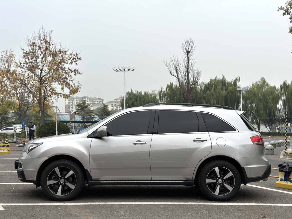 謳歌 MDX  2011款 3.7 標(biāo)準(zhǔn)尊享運(yùn)動版圖片